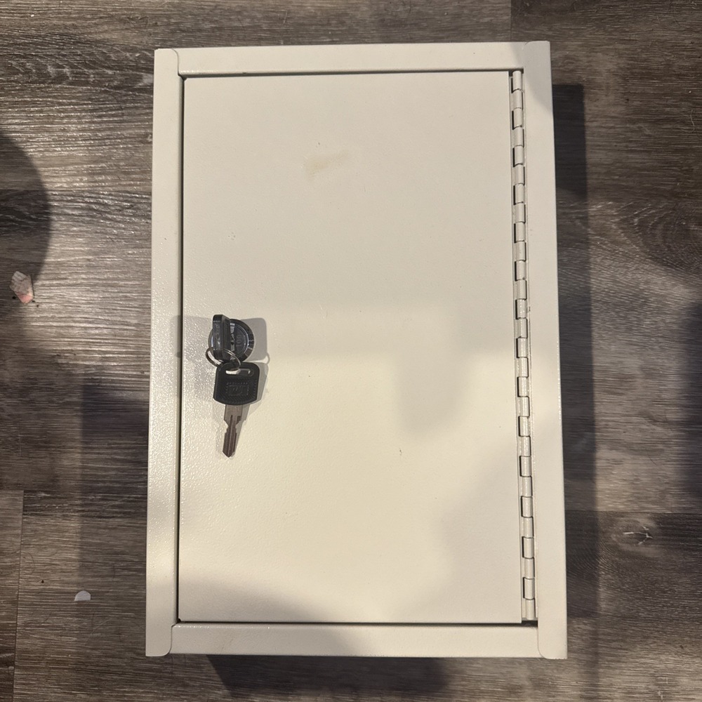 MMF Industries Locking Steel 30Key Cabinet, 2 lock keys 12x8x2.5 35 key tags EUC